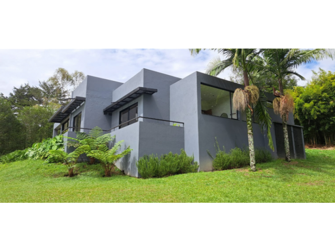 Casa de 3 alcobas en venta en El Capiro, Rionegro, 310 m² · foto 2 de 17