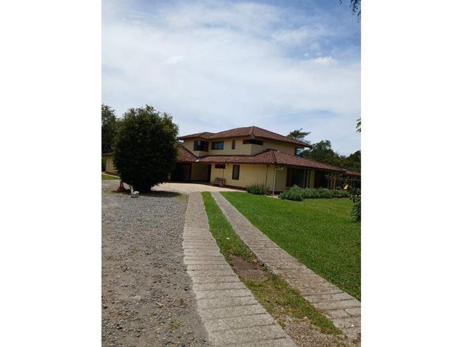 Casa de 6 alcobas en venta en Llano Grande, Rionegro, 400 m² · foto 2 de 20