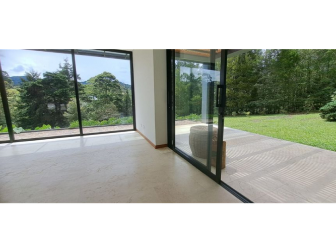 Casa de 3 alcobas en venta en El Capiro, Rionegro, 310 m² · foto 10 de 17