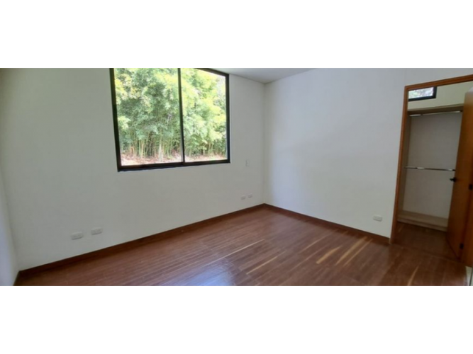 Casa de 3 alcobas en venta en El Capiro, Rionegro, 310 m² · foto 14 de 17