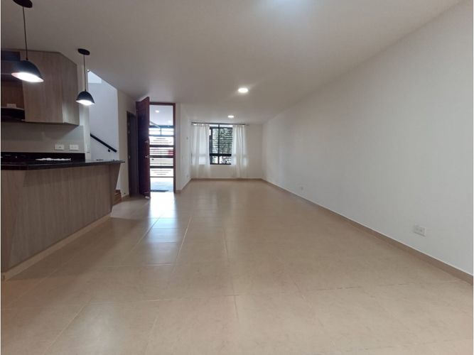 Casa de 3 alcobas en venta en La Ceja, 144 m² · foto 2 de 16