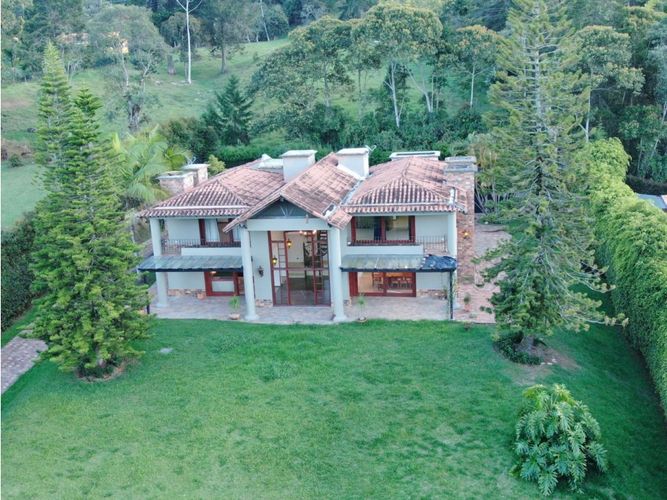Casa de 6 alcobas en venta en Llano Grande, Rionegro, 1000 m² · foto 2 de 24
