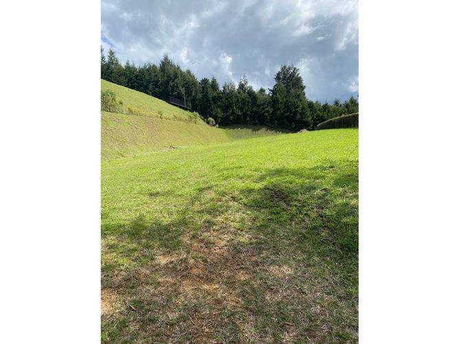 Lote en venta en El Zango, Guarne, 2075 m² · foto 3 de 4