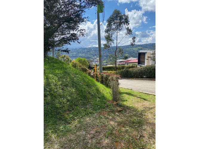 Lote en venta en El Zango, Guarne, 2075 m² · foto 4 de 4