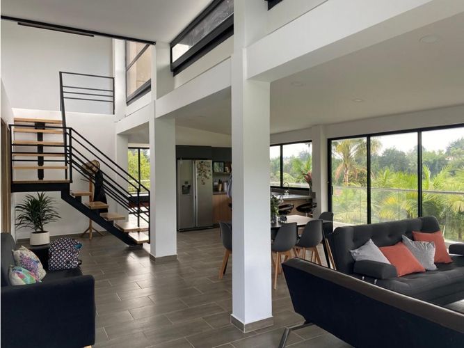 Casa de 6 alcobas en venta en Aeropuerto, Rionegro, 260 m² · foto 4 de 23