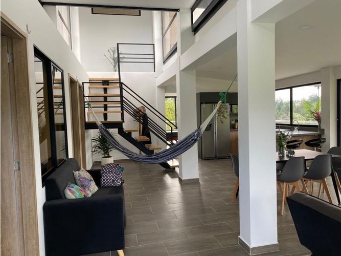 Casa de 6 alcobas en venta en Aeropuerto, Rionegro, 260 m² · foto 5 de 23