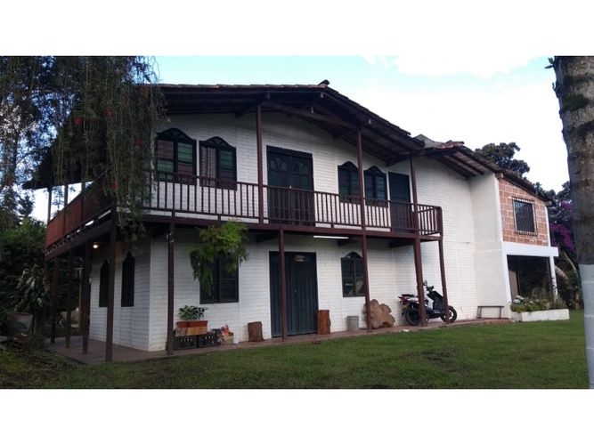 Casa de 6 alcobas en venta en Aeropuerto, Rionegro, 260 m² · foto 19 de 23