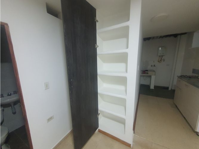 Local en arriendo en Bucarest, Envigado, 30 m² · foto 2 de 6