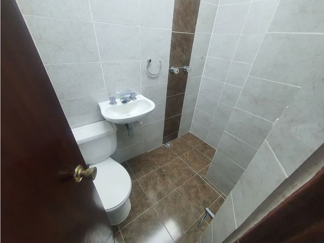 Local en arriendo en Bucarest, Envigado, 30 m² · foto 5 de 6