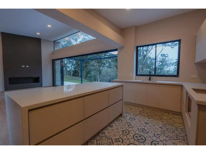 Casa de 3 alcobas en venta en Yarumal, Rionegro, 253 m² · foto 5 de 20