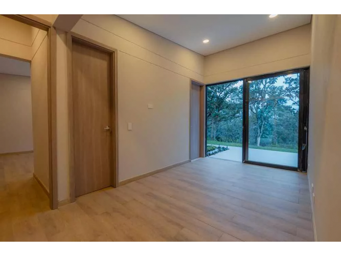 Casa de 3 alcobas en venta en Yarumal, Rionegro, 253 m² · foto 9 de 20