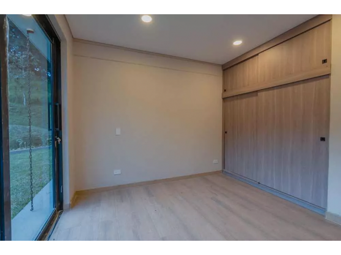 Casa de 3 alcobas en venta en Yarumal, Rionegro, 253 m² · foto 11 de 20