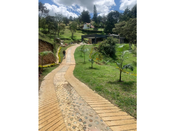 Casa de 3 alcobas en venta en Yarumal, Rionegro, 253 m² · foto 17 de 20