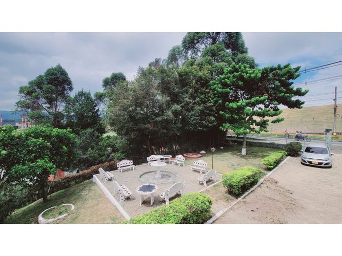 Casa de 5 alcobas en venta en Llano Grande, Rionegro, 380 m² · foto 2 de 24