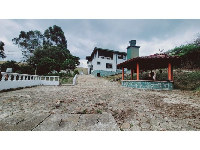 Casa de 5 alcobas en venta en Llano Grande, Rionegro, 380 m² · foto 3 de 24