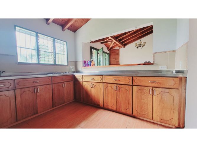 Casa de 5 alcobas en venta en Llano Grande, Rionegro, 380 m² · foto 8 de 24