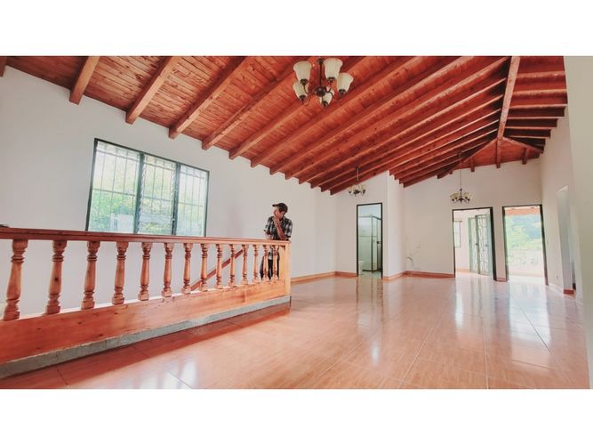 Casa de 5 alcobas en venta en Llano Grande, Rionegro, 380 m² · foto 10 de 24
