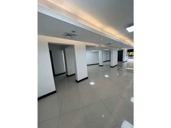 Local en arriendo en Los Naranjos, Envigado, 190 m² · foto 2 de 17