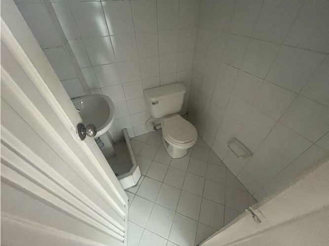 Local en arriendo en Los Naranjos, Envigado, 100 m² · foto 8 de 9