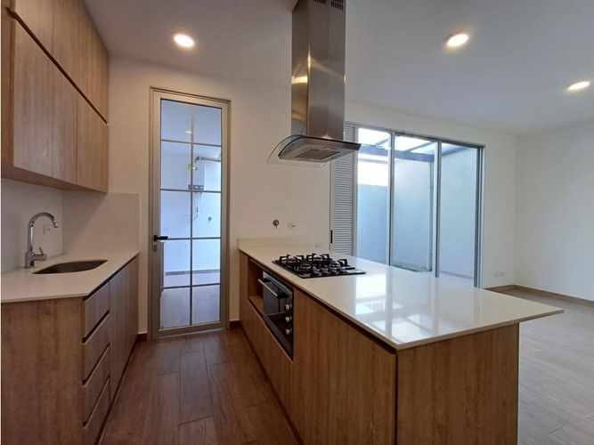 Casa de 3 alcobas en venta en La Ceja, 137 m² · foto 2 de 18