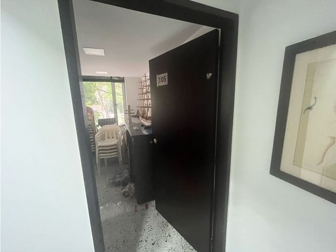 Oficina en arriendo en La Esmeralda, Medellín, 14 m² · foto 2 de 3