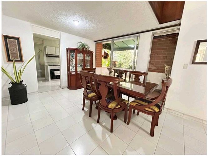 Apartamento de 3 alcobas en venta en El Tesoro, Medellín, 196 m² · foto 2 de 18