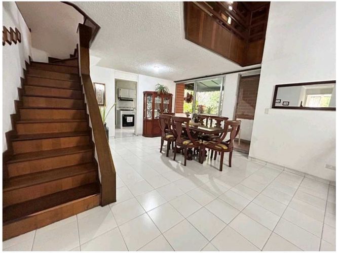 Apartamento de 3 alcobas en venta en El Tesoro, Medellín, 196 m² · foto 3 de 18