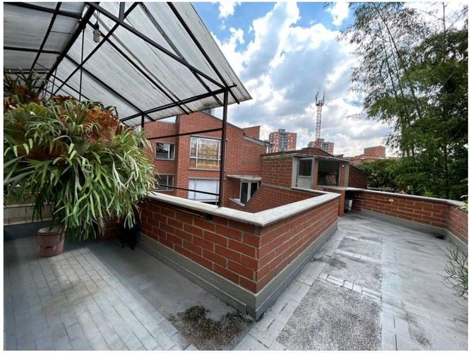 Apartamento de 3 alcobas en venta en El Tesoro, Medellín, 196 m² · foto 16 de 18