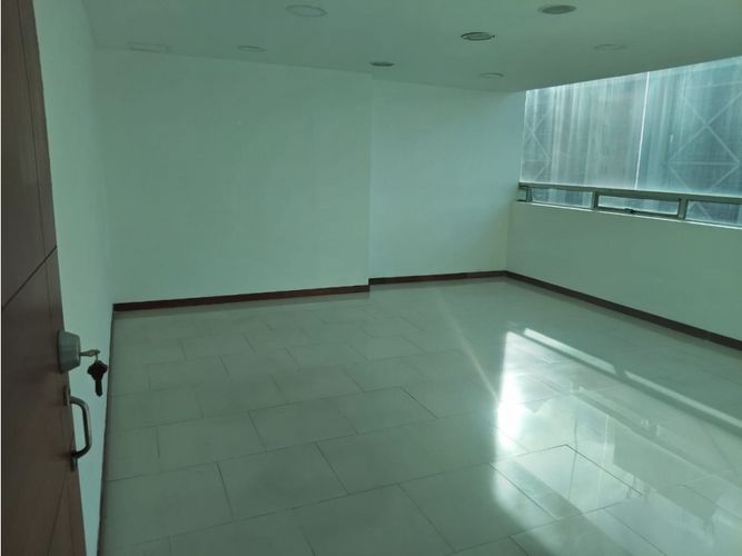 Oficina en arriendo en El Poblado, Medellín, 420 m² · foto 4 de 22