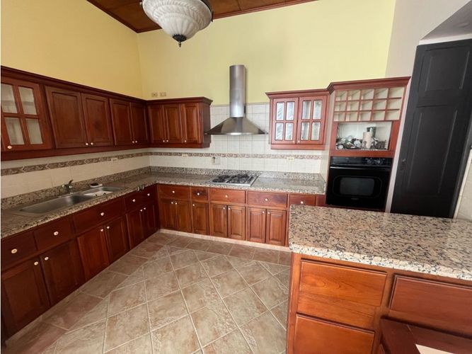 Local en arriendo en Los Naranjos, Envigado, 380 m² · foto 3 de 13