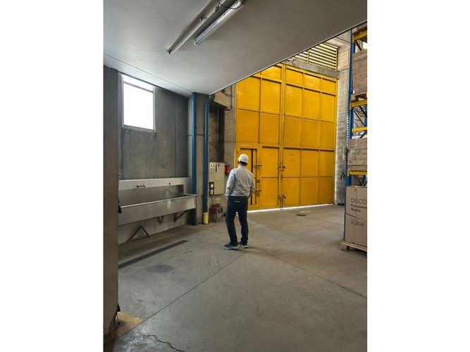 Bodega en arriendo en Monteazul, Sabaneta, 859 m² · foto 8 de 9