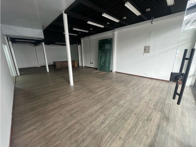 Local en arriendo en La Esmeralda, Envigado, 238 m² · foto 3 de 16