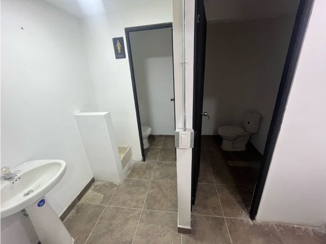 Local en arriendo en La Esmeralda, Envigado, 238 m² · foto 8 de 16