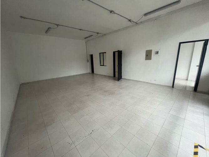 Local en arriendo en La Esmeralda, Envigado, 87 m² · foto 3 de 8