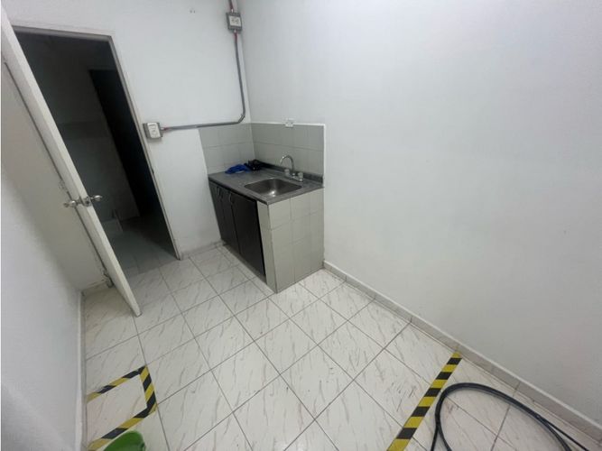 Local en arriendo en La Esmeralda, Envigado, 87 m² · foto 7 de 8