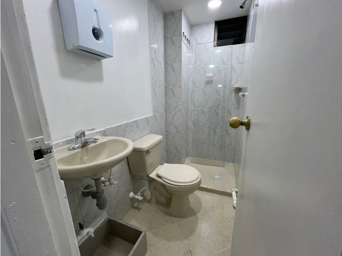 Local en arriendo en Los Naranjos, Envigado, 130 m² · foto 10 de 11