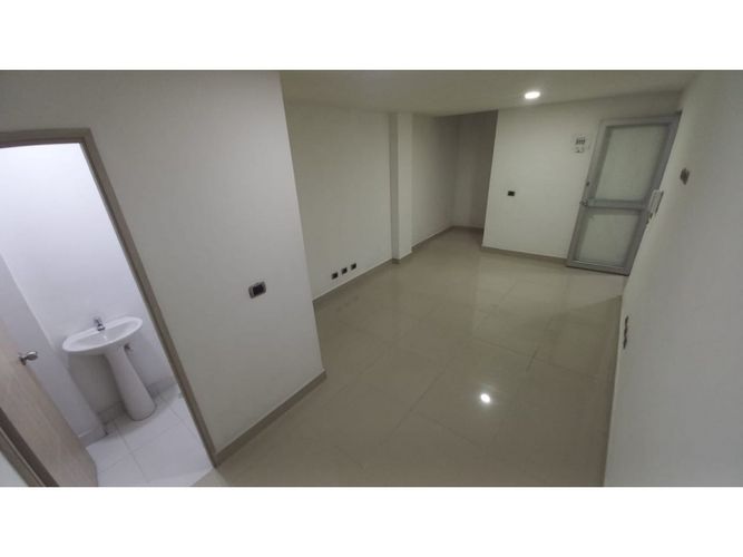 Oficina en arriendo en El Dorado, Envigado, 24 m² · foto 2 de 4