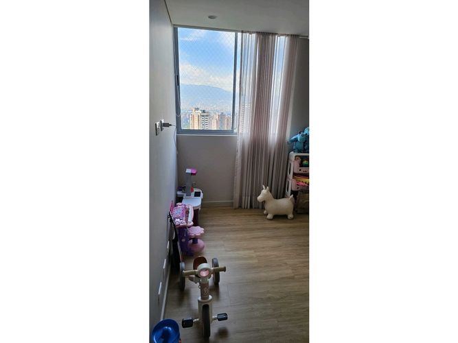Apartamento de 3 alcobas en venta en Loma Del Esmeraldal, Itagüí, 291 m² · foto 3 de 21