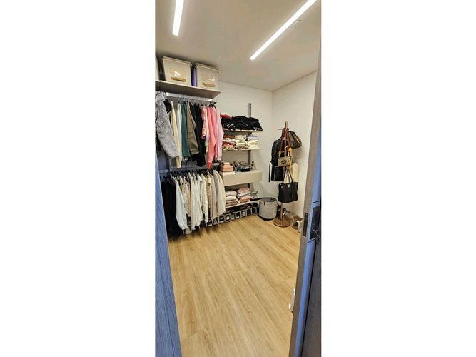 Apartamento de 3 alcobas en venta en Loma Del Esmeraldal, Itagüí, 291 m² · foto 11 de 21