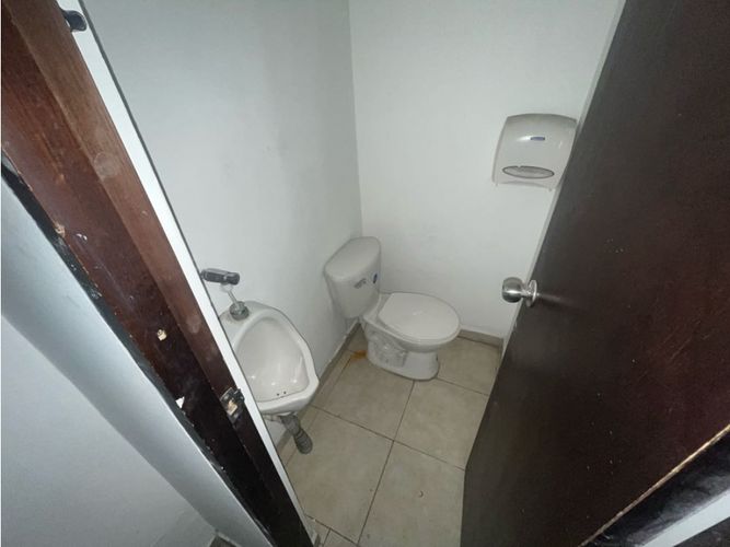 Local en arriendo en La Esmeralda, Envigado, 395 m² · foto 2 de 18