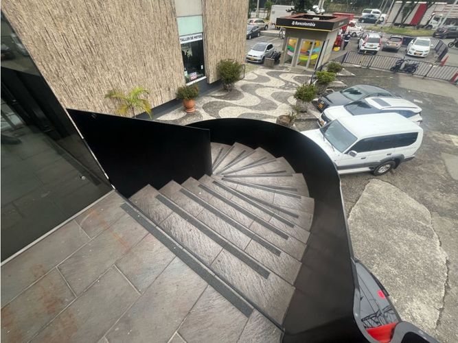 Local en arriendo en La Esmeralda, Envigado, 395 m² · foto 17 de 18