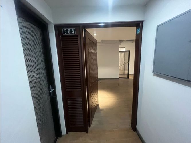 Oficina en arriendo en La Esmeralda, Itagüí, 287 m² · foto 2 de 14
