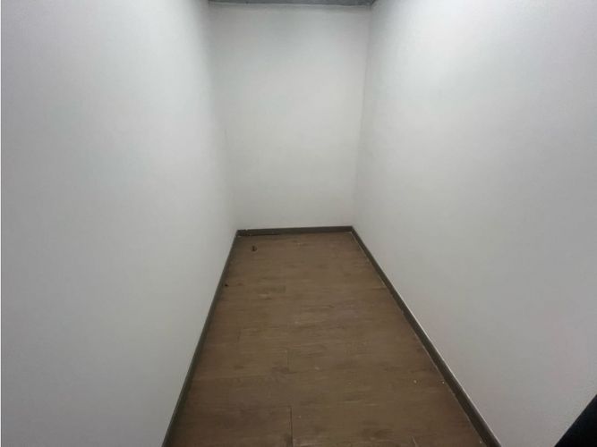 Oficina en arriendo en La Esmeralda, Itagüí, 287 m² · foto 5 de 14