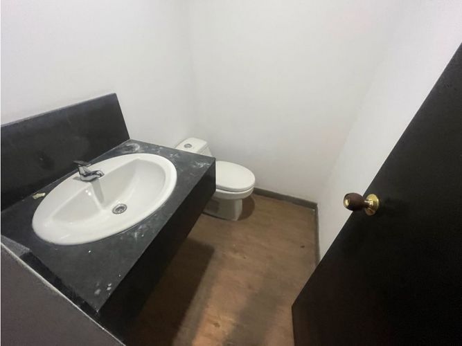 Oficina en arriendo en La Esmeralda, Itagüí, 287 m² · foto 6 de 14