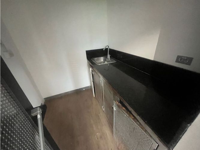 Oficina en arriendo en La Esmeralda, Itagüí, 287 m² · foto 9 de 14