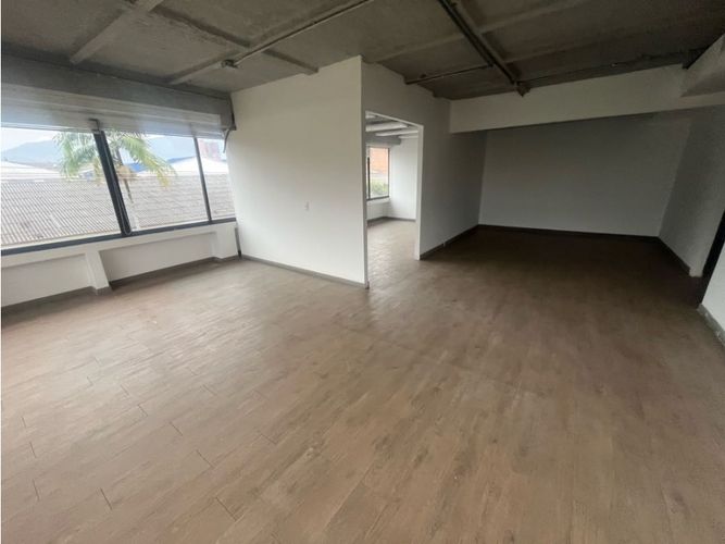 Oficina en arriendo en La Esmeralda, Itagüí, 287 m² · foto 10 de 14