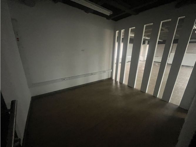Oficina en arriendo en La Esmeralda, Itagüí, 380 m² · foto 8 de 14