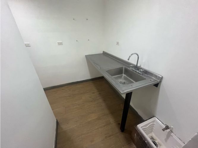 Oficina en arriendo en La Esmeralda, Itagüí, 380 m² · foto 12 de 14