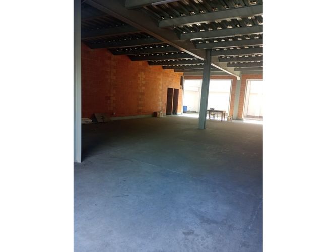 Local en arriendo en La America, Medellín, 320 m² · foto 2 de 9