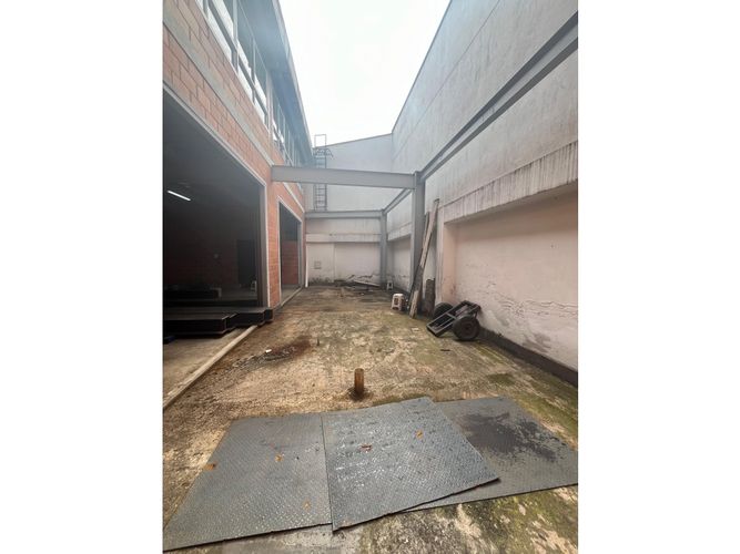 Local en arriendo en La America, Medellín, 320 m² · foto 4 de 9